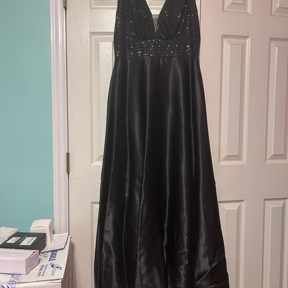 Xuibol Black Halter Maxi Dress